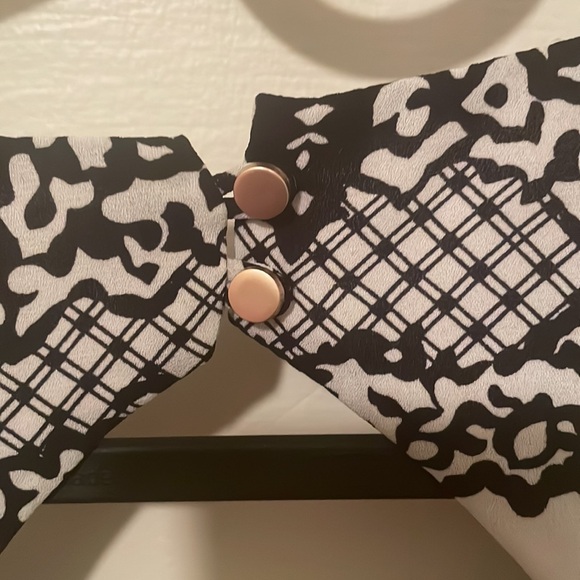 Unique pattern dress, donating 11/10 - Picture 3 of 8